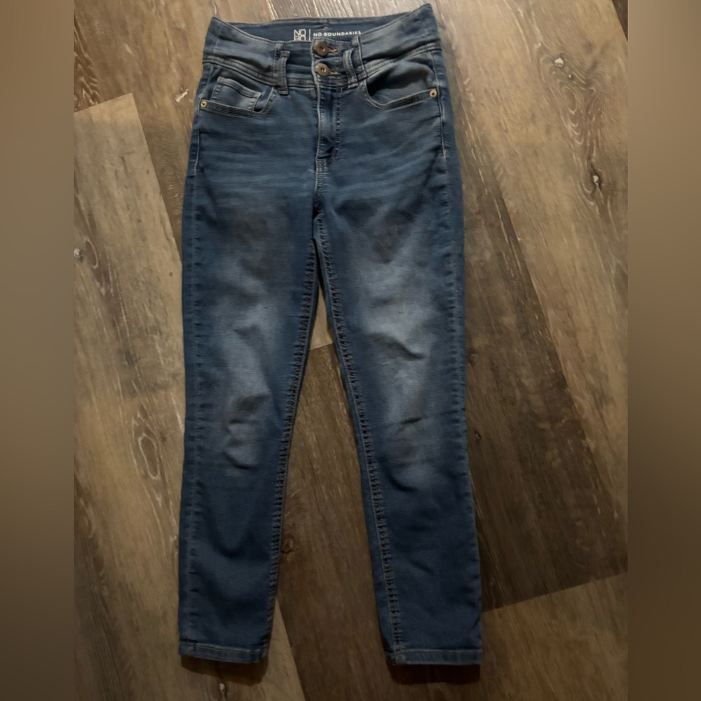 Woman’s No Boundaries Dark Blue Skinny Jeans size 7 excellent condition